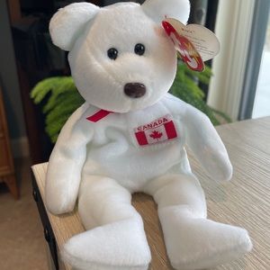 Ty Beanie Baby Maple in Mint Condition
